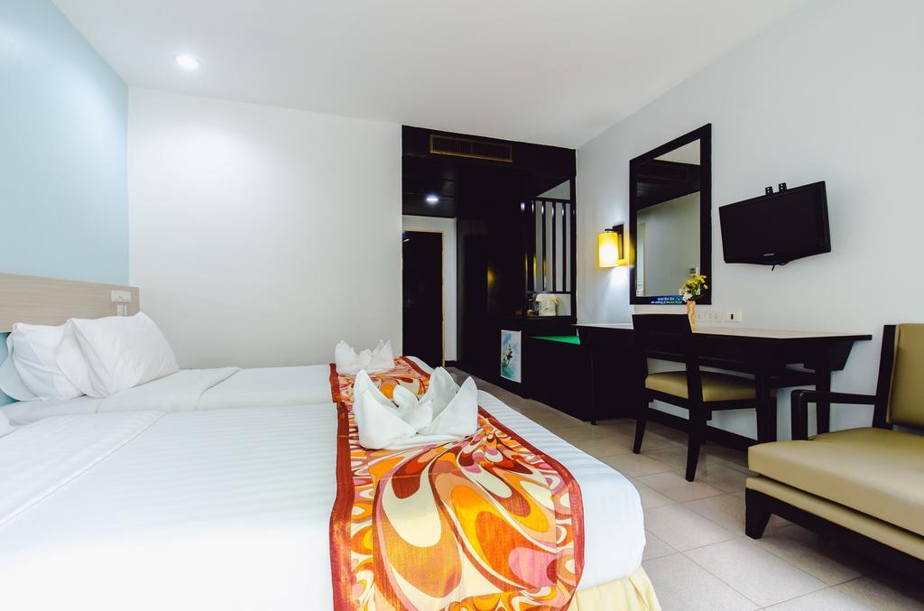 Karon Whale Resort Phuket Exterior photo