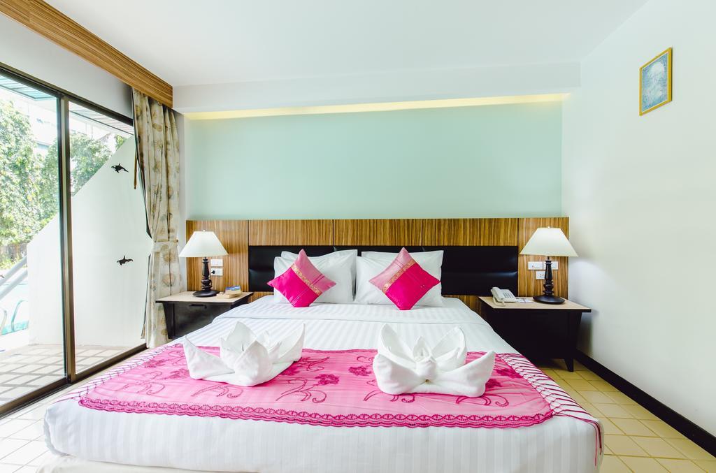 Karon Whale Resort Phuket Exterior photo
