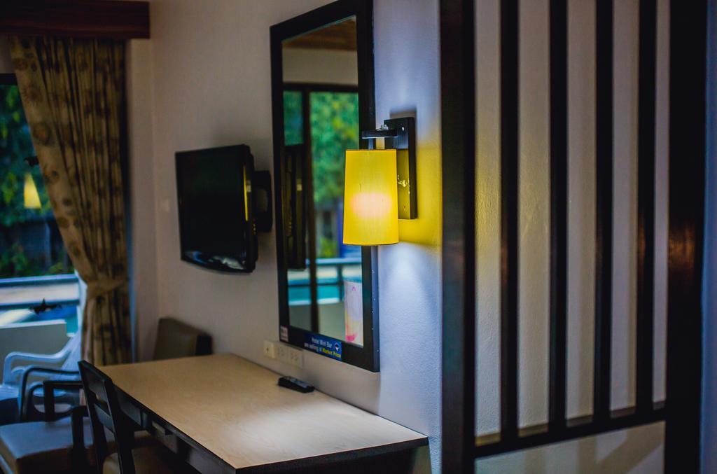Karon Whale Resort Phuket Exterior photo