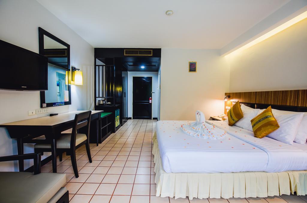 Karon Whale Resort Phuket Exterior photo