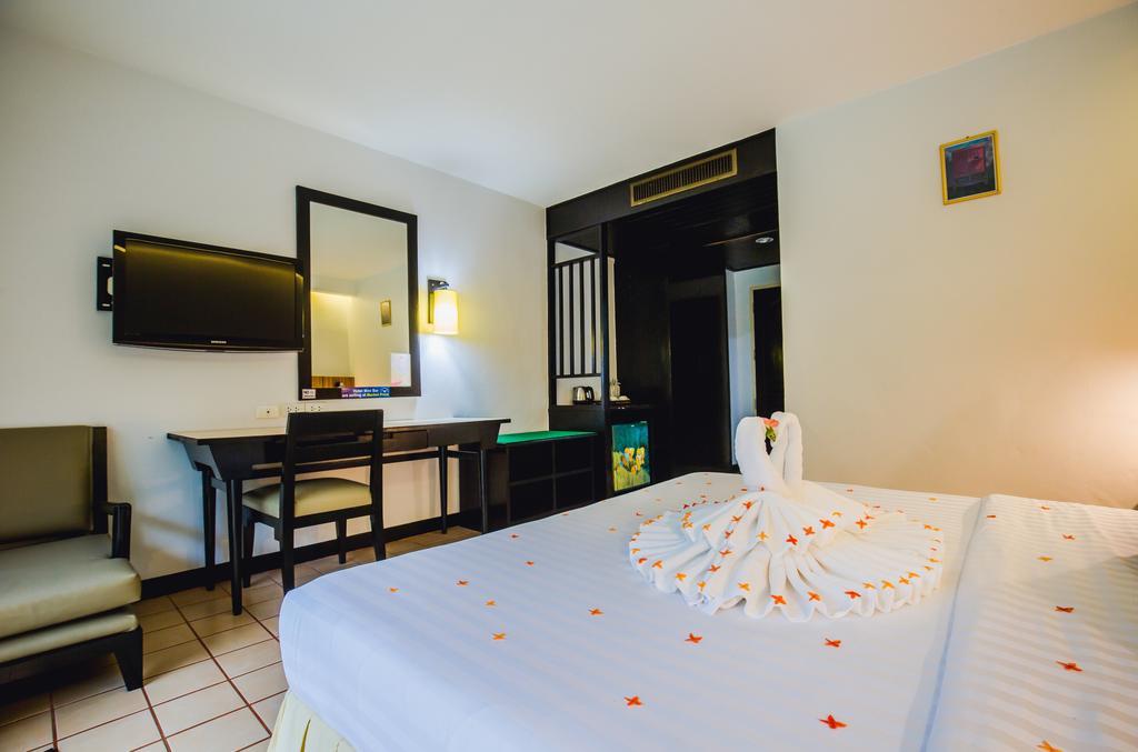 Karon Whale Resort Phuket Exterior photo
