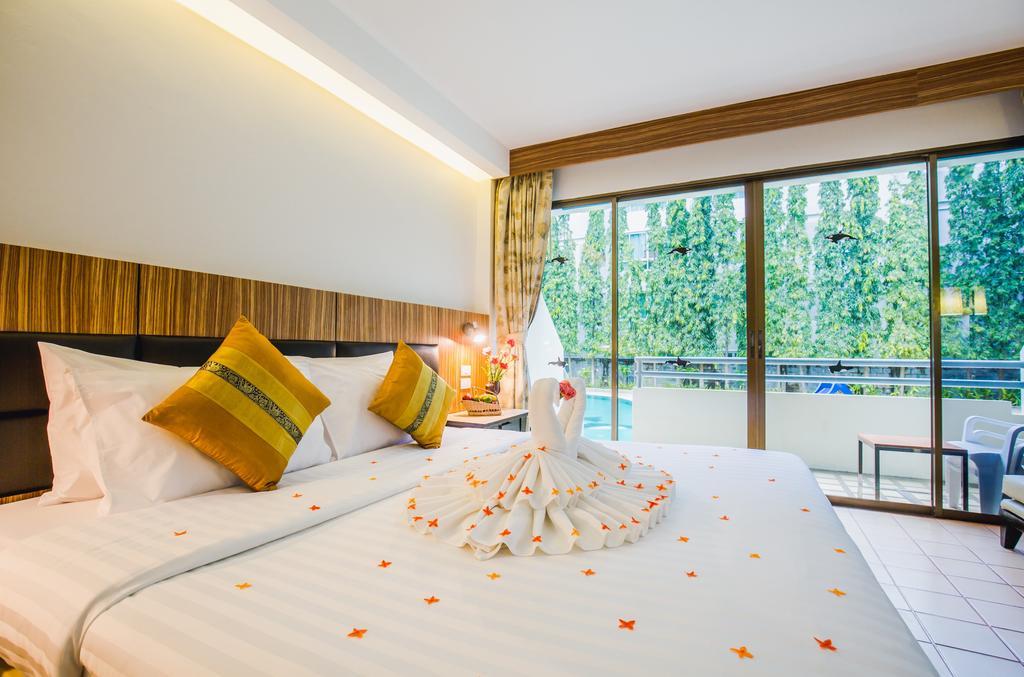 Karon Whale Resort Phuket Exterior photo