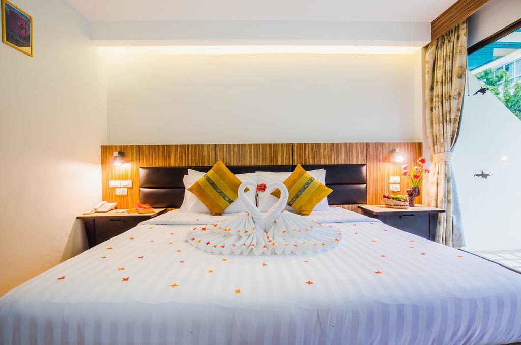 Karon Whale Resort Phuket Exterior photo