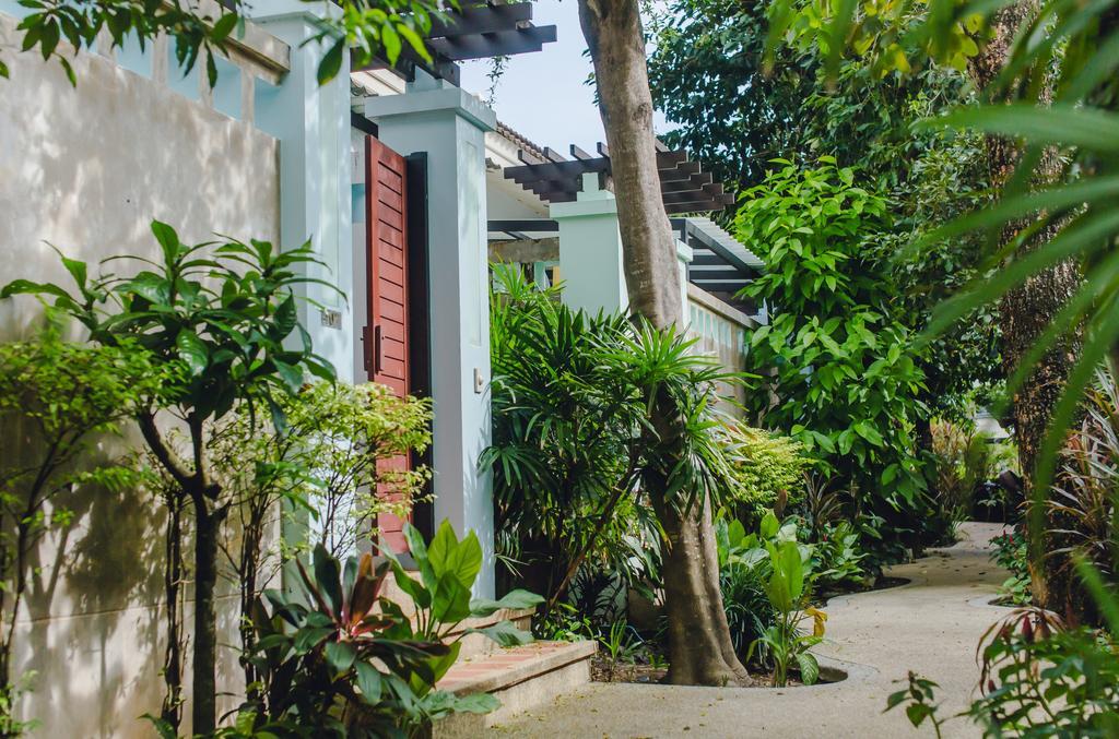 Karon Whale Resort Phuket Exterior photo